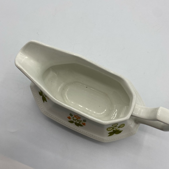 Vintage Johnson Bros White Floral Gravy Boat Dutch flowers Made in England dish - Picture 3 of 5